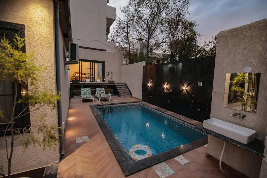 Saiba Outhouse- 4 Bed Room- Pool- Theatre- Partyhall- Garden & Terrace Sitting Area Jaipur Exterior foto